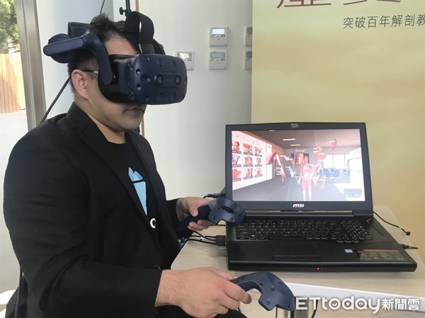 ▲虛擬實境大體老師，HTC DeepQ成立全球最大VR解剖學教室。（圖／記者姚惠茹攝）