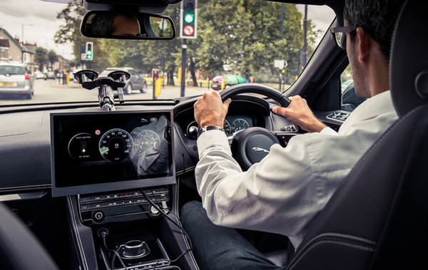 ▲▼開車別用手機！　蘋果新專利警示音、跳通知防分心駕駛。（圖／翻攝自各車廠）