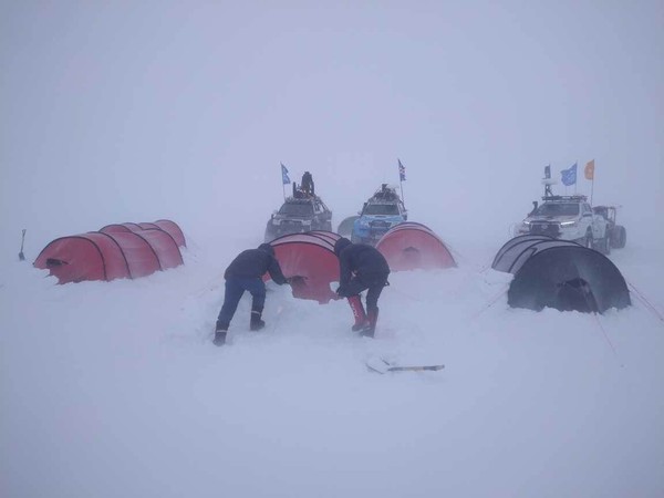 ▲▼宥勝南極長征隊遇上暴風雪打亂節奏。（圖／橘子關懷基金會）