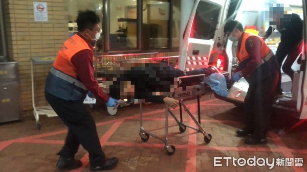 ▲▼艋舺遶境活動爆衝突，3男分別受到刀傷槍傷送醫急救。（圖／記者趙永博攝）