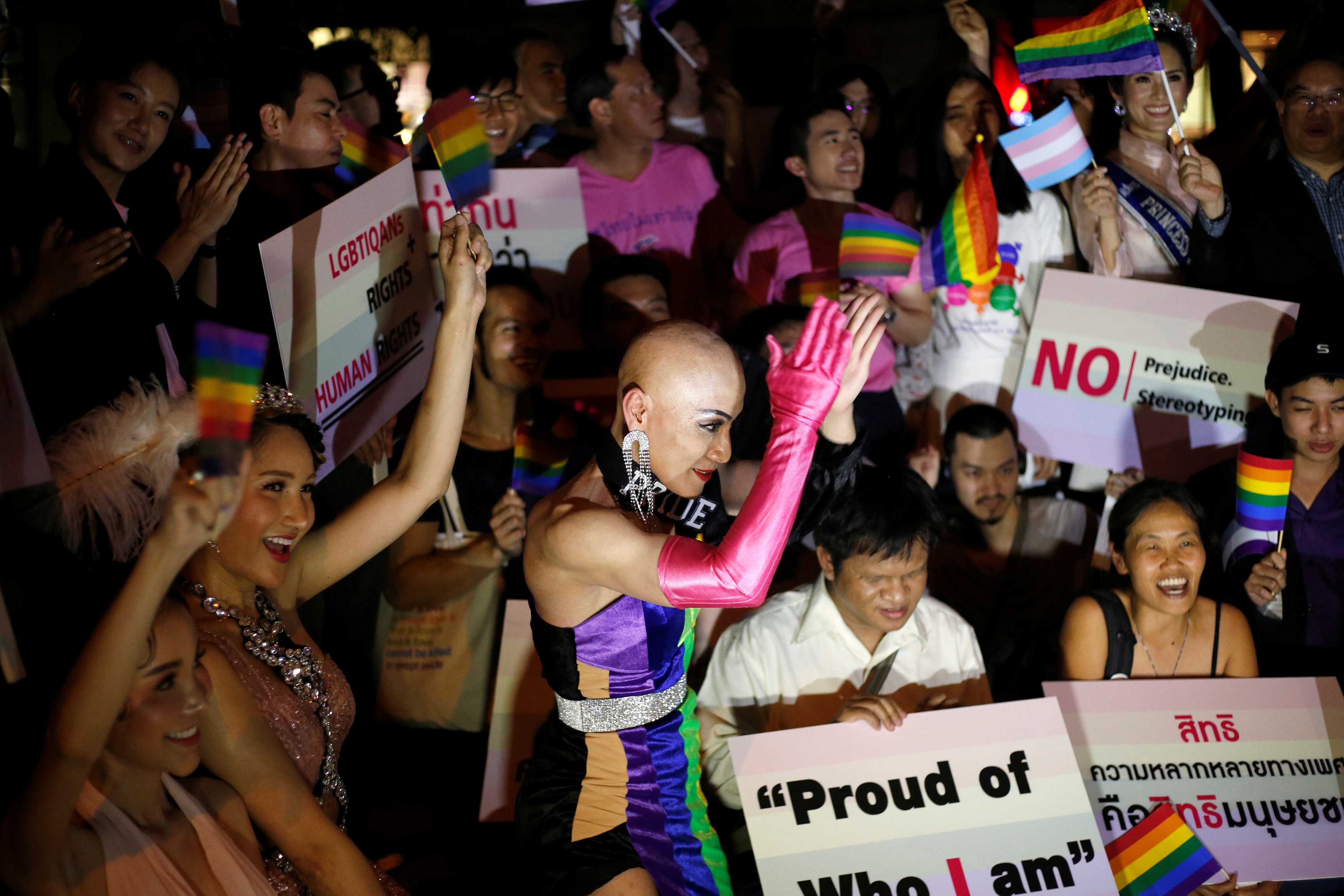 ▲▼泰國LGBT團體在曼谷參加「同性戀自由日」遊行。（圖／路透）