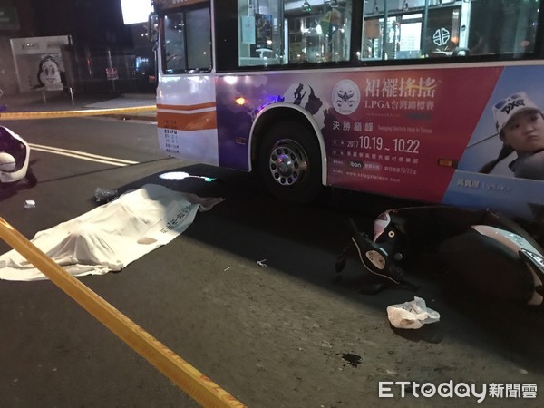 ▲▼女大生中和雙載發生擦撞　20歲女遭車輾爆頭亡。（圖／記者林煒傑翻攝）