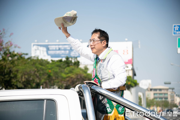 ▲新科台南市長黃偉哲，進行最後一站謝票行程。（圖／記者林悅翻攝）