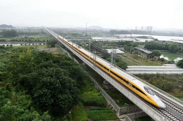▲高速檢測車在杭黃高鐵上運行。（圖／翻攝自錢江晚報微信公眾號）