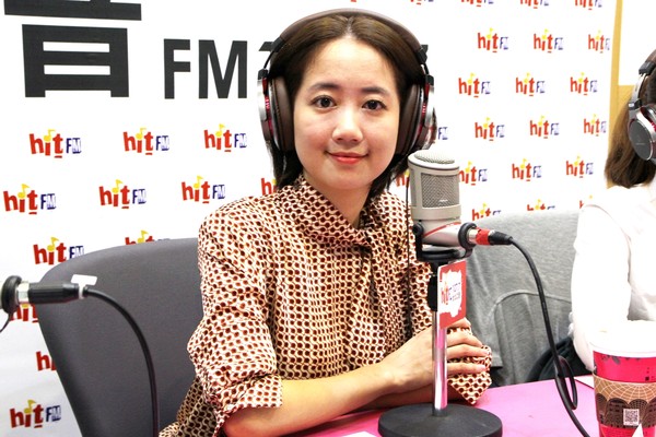 ▲▼戴瑋姍接受廣播節目訪問。（圖／「Hit Fm《蔻蔻早餐》製作單位提供」）