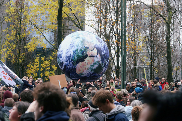 ▲▼比利時6萬5000名示威者於2日在街上呼籲政府遵守氣候變遷承諾。（圖／路透）