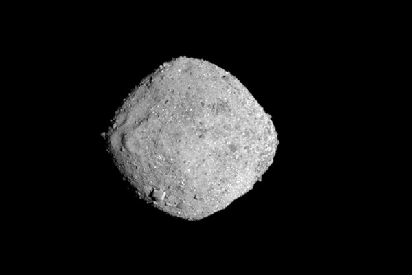 ▲▼歐西里斯號（OSIRIS-Rex）於美國時間3日抵達貝努小行星。（圖／美聯社）