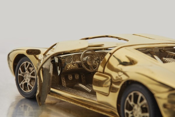 ▲18K純金GT跑車模型蘇富比拍賣，230萬結標。（圖／翻攝蘇富比，以下同）