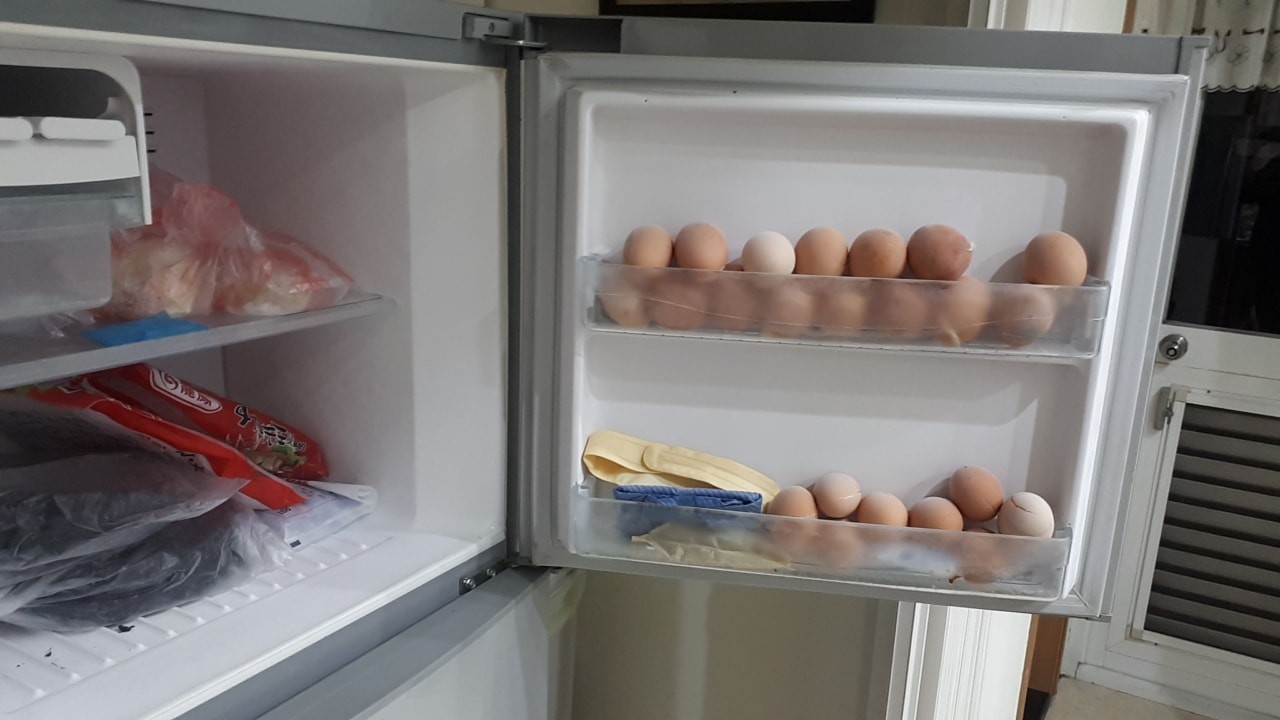 ▲阿嬤把雞蛋放冷凍庫。（圖／翻攝自爆怨公社）