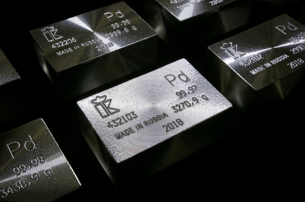 ▲▼黃金輸了！16年首見「全球最貴金屬」換位　1盎司38000元。（圖／路透）