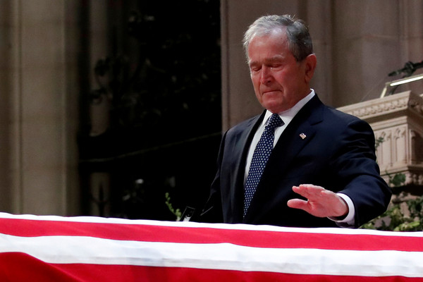 ▲▼老布希國葬，小布希（George W. Bush）上台致詞哽咽。（圖／路透社）