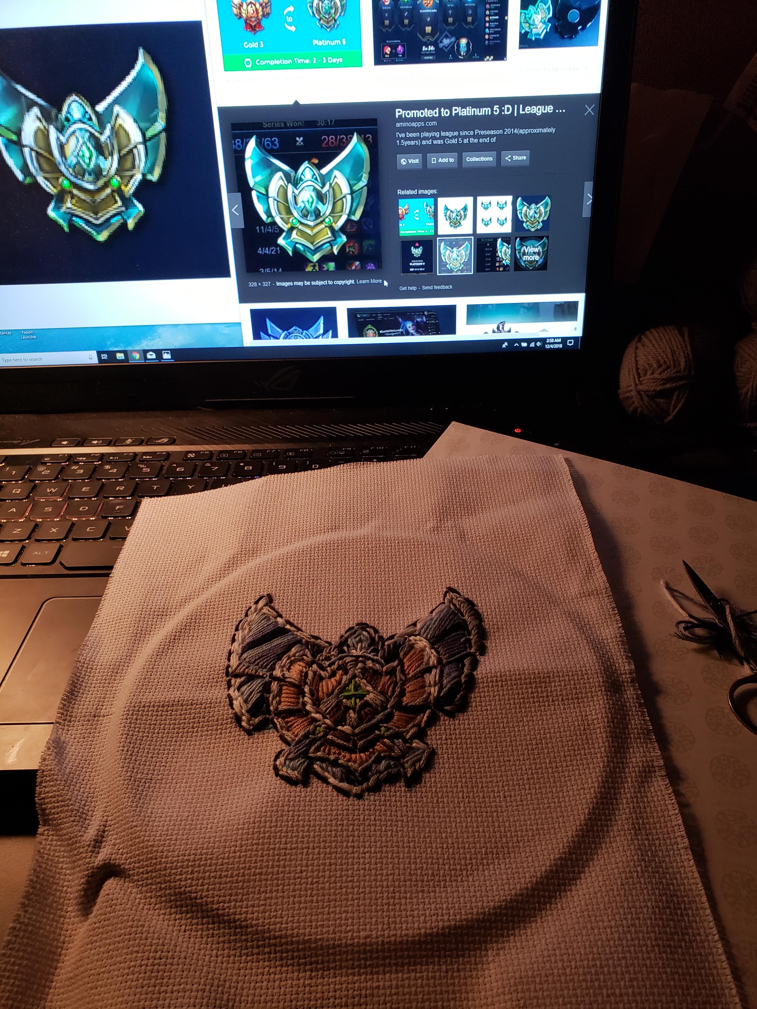 ▲▼他LOL打上白金，女友手作9小時刺繡送他。（圖／翻攝自reddit LOL板）