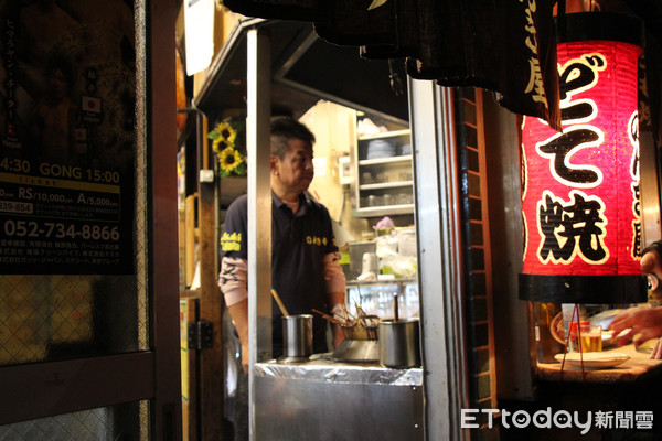 ▲一天只營業3.5小時！名古屋人氣老店吃得到味噌煮黑輪、串燒及串炸。（圖／記者黃士原攝）