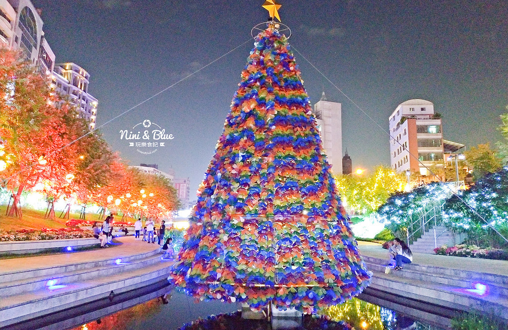 ▲▼台中柳川藍帶水岸光景藝術+水中聖誕樹。（圖／Nini and Blue 玩樂食記 提供）