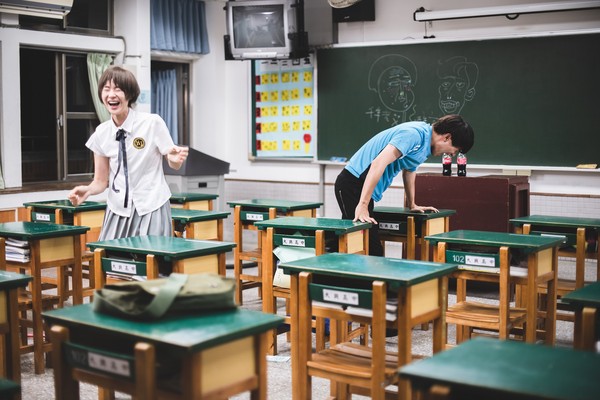 ▲▼ 鍾瑶跟子閎因戲成為好友；王家梁電梯壁咚男秘書。（圖／東森提供）