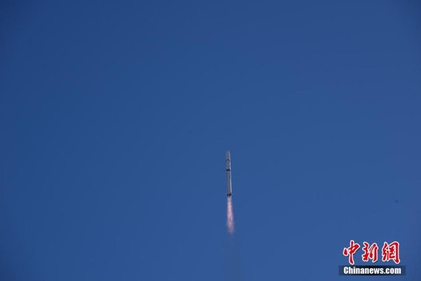 ▲▼長征二號丁運載火箭將SaudiSat 5A/5B衛星發射升空。（圖／翻攝自中新網，下同）