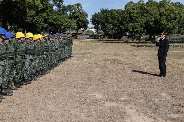 嚴部長視導中部駐軍　期勉官兵認識軍人核心價值