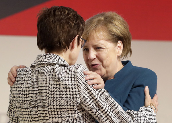 ▲▼ 德國總理梅克爾（Angela Merkel）、基督教民主聯盟（CDU）新任黨魁克朗普．卡亨鮑爾（Annegret Kramp-Karrenbauer）。（圖／達志影像／美聯社）