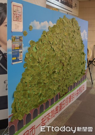 ▲▼靜岡再發現活動，靜岡國中生做的魅力海報，為台灣田徑選手加油的榕樹祈福牆。（圖／記者謝孟儒攝）