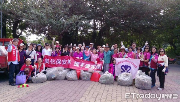 ▲台東林管處招集近50位民眾，前往市區知名景點鯉魚山淨山。（圖／台東林管處提供，下同）