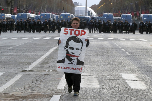 ▲▼ 法國「黃背心」示威運動持續進行，怒火已經燒到總統馬克宏（Emmanuel Macron）個人身上。（圖／達志影像／美聯社）