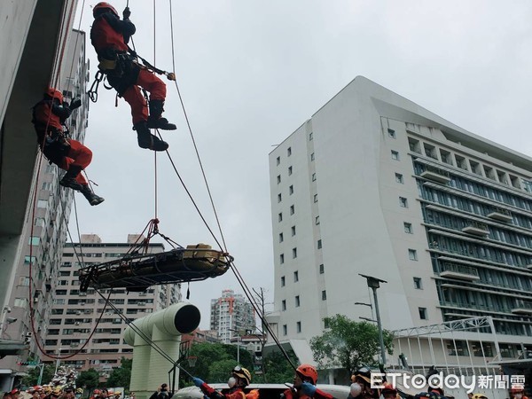 ▲▼新北市消防局與民間救災團體聯合演練，要將救災效率發揮到最大功能。（圖／記者陳以昇翻攝）