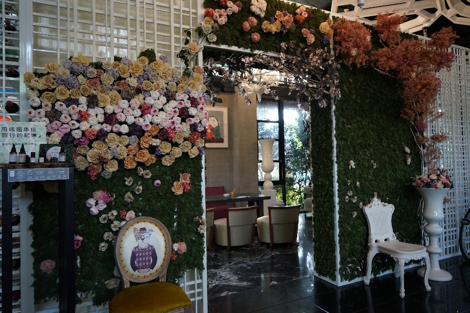 ▲餐廳的室內區的花牆為網美打造。（圖／Weiwei的旅行地圖提供）