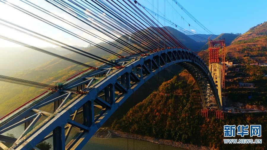 ▲怒江四線特大橋是同類型鐵路中，目前世界上跨度最大的橋。（圖／翻攝自新華網）