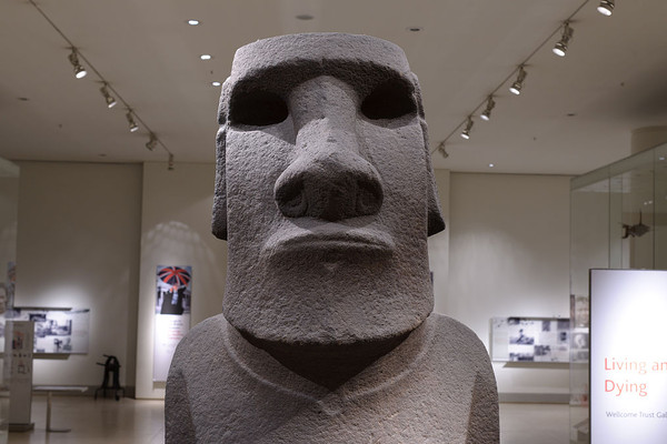 ▲▼存放在大英博物館的Hoa Hakananai`a摩艾石像。（圖／翻攝自維基百科）