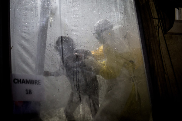 ▲▼伊波拉疫情在2014到2016年間，在西非地區總共造成1.1萬人喪命。。（圖／達志影像／美聯社）