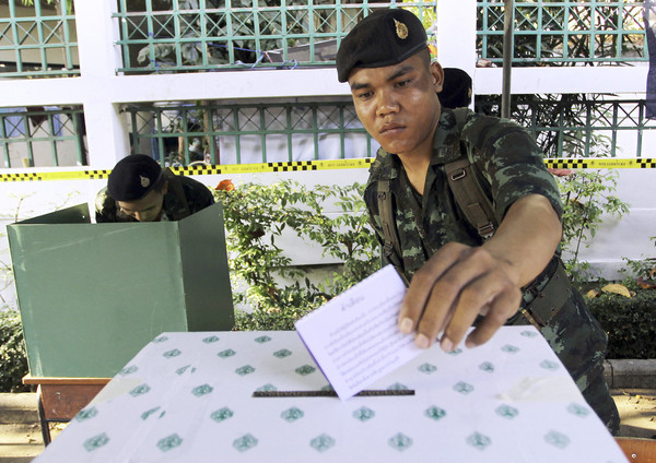 ▲▼泰國軍政府宣布解除政治禁令。圖為2014年資料照。（圖／達志影像／美聯社）