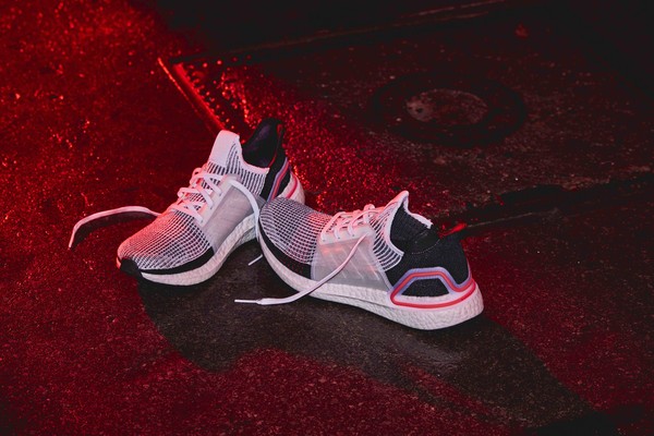 ▲adidas解構經典UltraBOOST重磅推出UltraBOOST 19革命性鞋款。（圖／品牌提供）