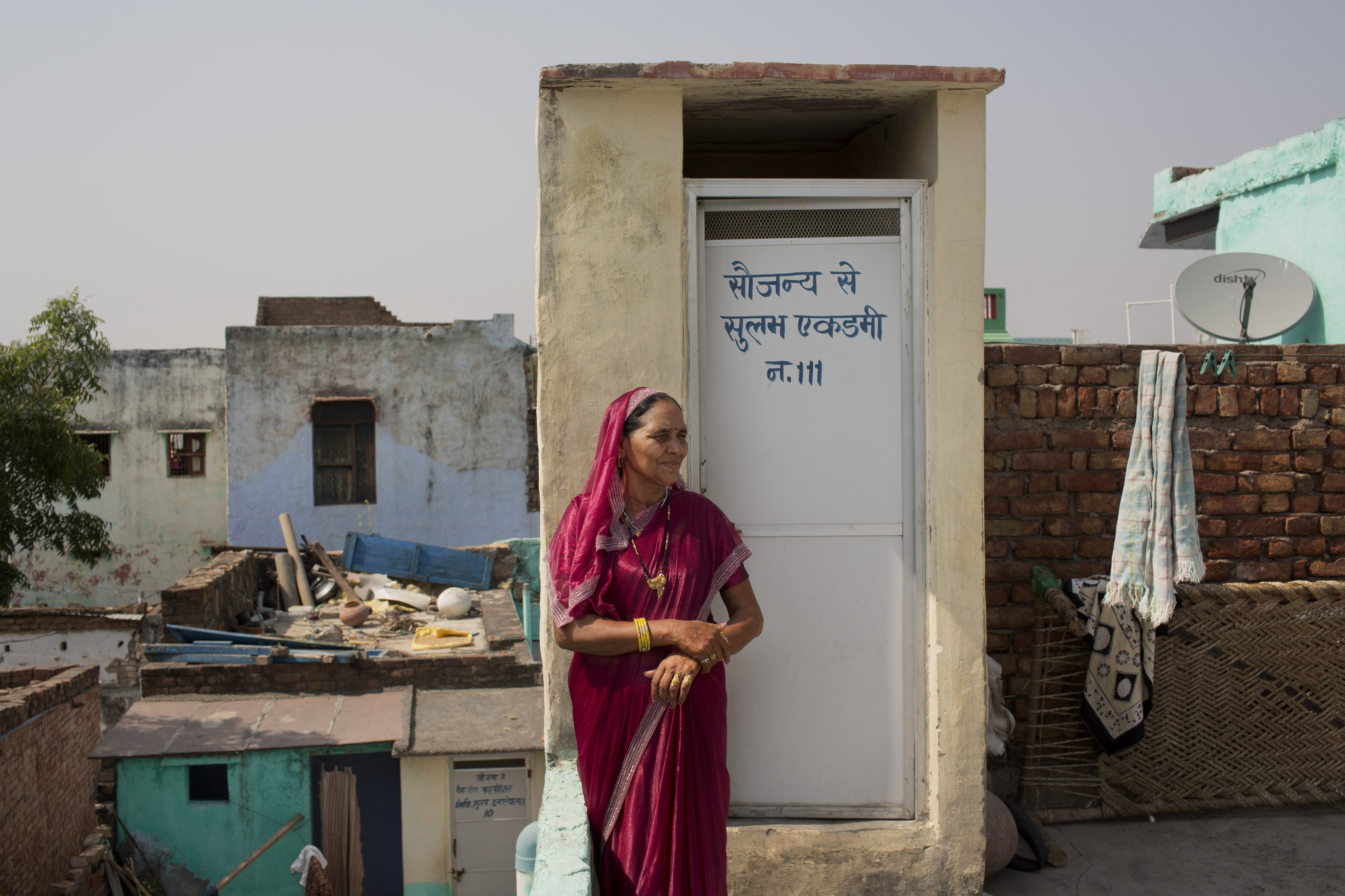 ▲▼印度廁所嚴重缺乏，約有5億人被迫就地便溺。（圖／達志影像／美聯社）