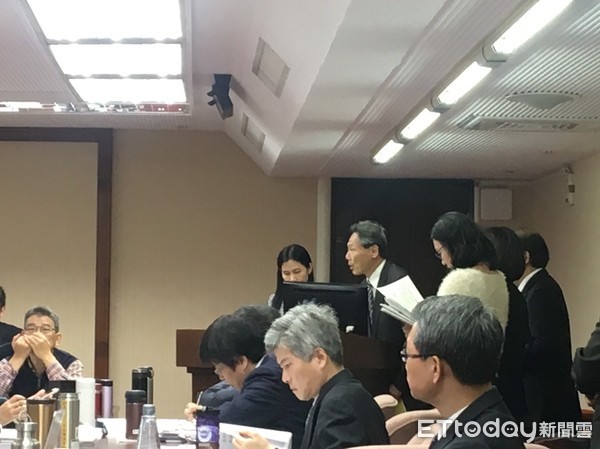 ▲淘寶買寵物牽繩「附贈火腿腸」　防檢局：正與買家確認事實。（圖／記者嚴云岑攝）