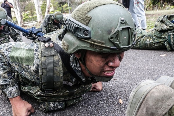 陸軍107-2梯突擊兵結訓    親友共享榮耀