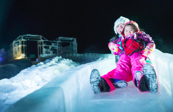 ▲▼用冰做的溜滑梯是愛絲冰城最受歡迎的人氣設施。（圖／翻攝自Ice Village官網）