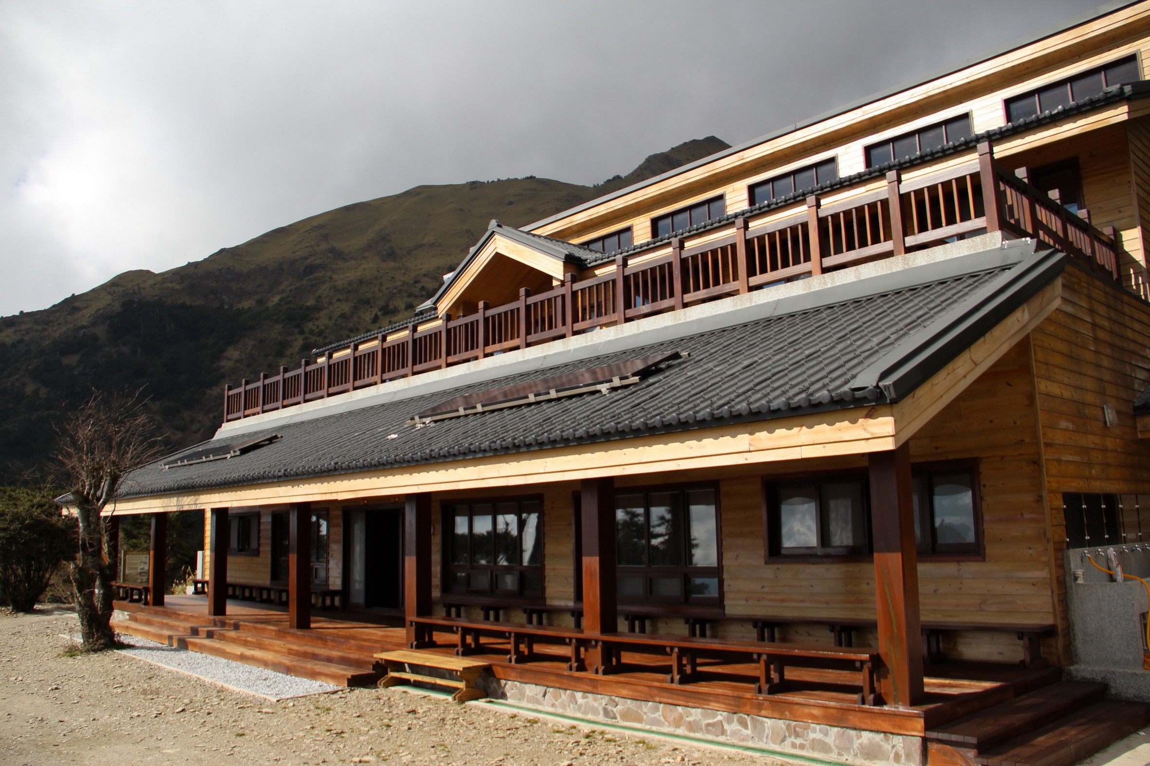 改建後的天池山莊。(圖／南投林管處提供)