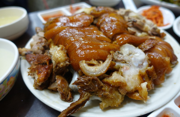 ▲鐘鉉和泰民上《周三美食匯》吃豬腳。（圖／翻攝自韓巢地圖）