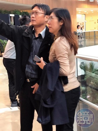 馬先生前妻（右）與陳律師（左）濃情蜜意自拍。