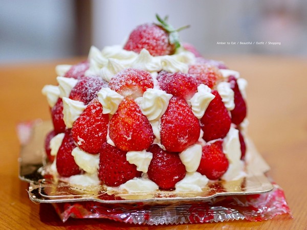 ▲新莊日月香超霸氣草莓蛋糕。（圖／Amber安柏兒提供）