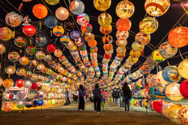1500顆「花燈隧道」免費拍!台南普濟殿燈會浪漫到12月底 | ETtoday旅遊雲 | ETtoday新聞雲