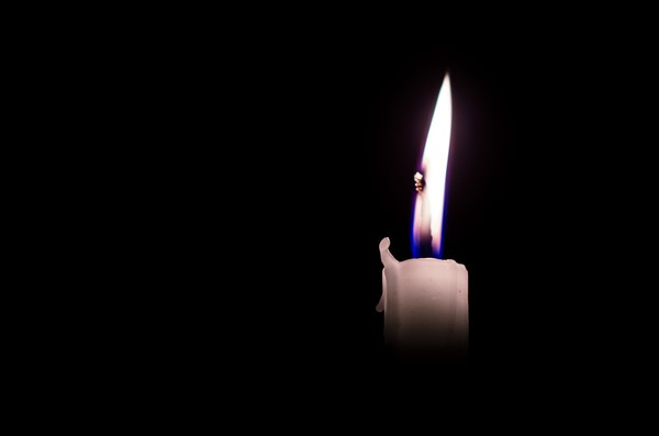 ▲▼燃燒中的白色蠟燭。（圖／取自免費圖庫Pixabay）