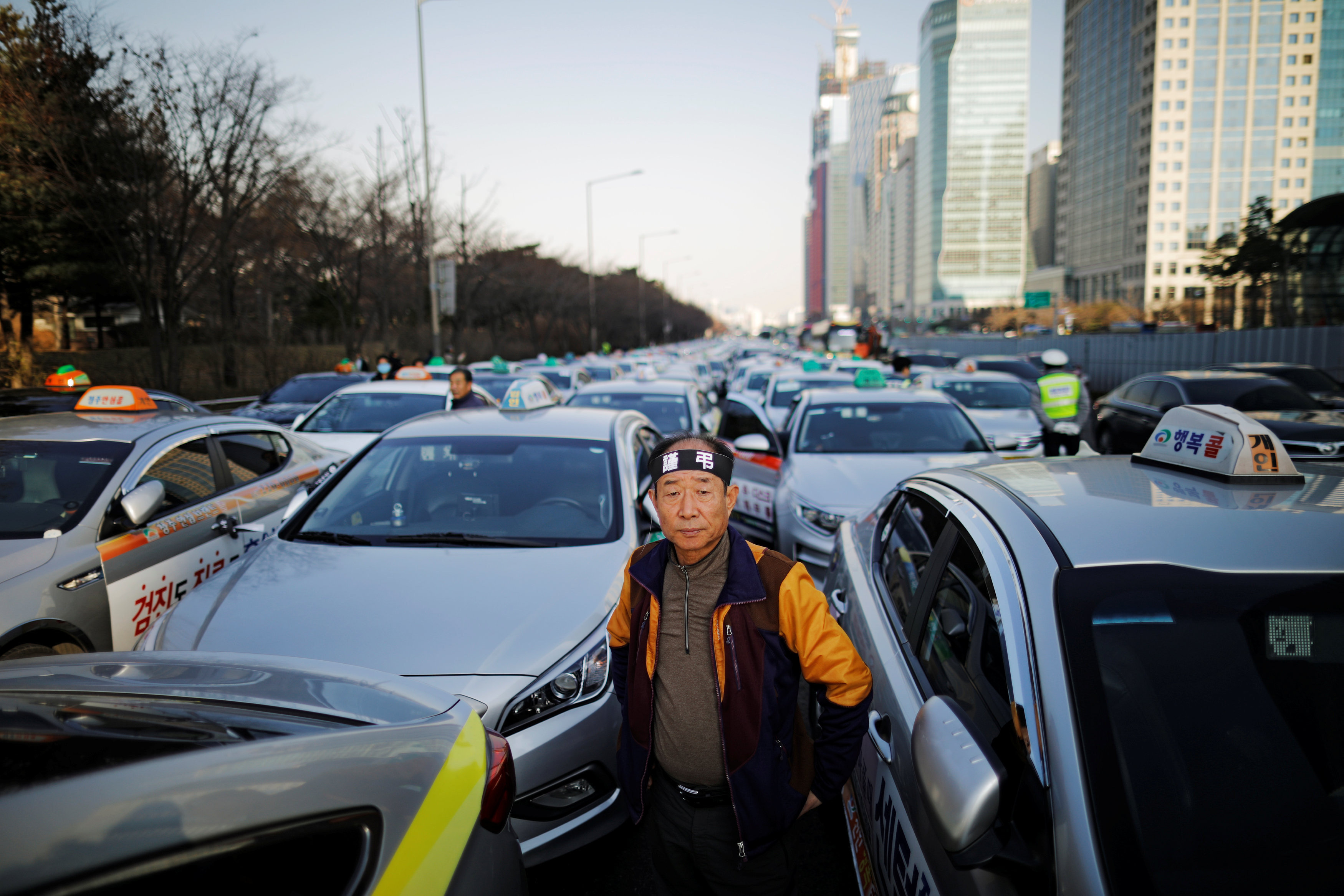 ▲▼ 為抵制共乘服務，南韓計程車司機發起罷工。（圖／路透社）