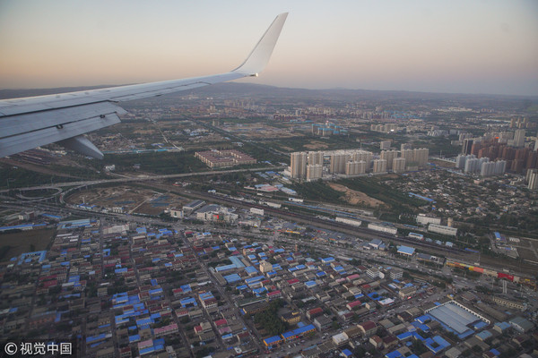 ▲▼杭州，機上窗外晚霞城市美景。（圖／CFP）