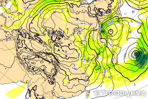 ▲▼最新模擬27日20時地面圖顯示，大陸高壓強度很強，冷空氣先偏東南再向東流動，台灣在其邊緣。（圖／翻攝三立準氣象·老大洩天機）