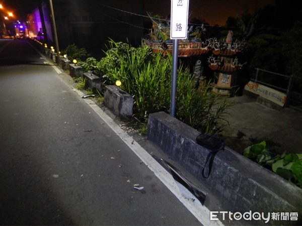 ▲▼汽車撞無人機車。（圖／記者李忠憲翻攝）