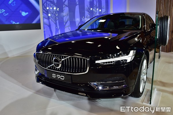 台北車展／Volvo S90新年式發表　入門款T4限時下殺199萬元起（圖／記者游鎧丞攝）
