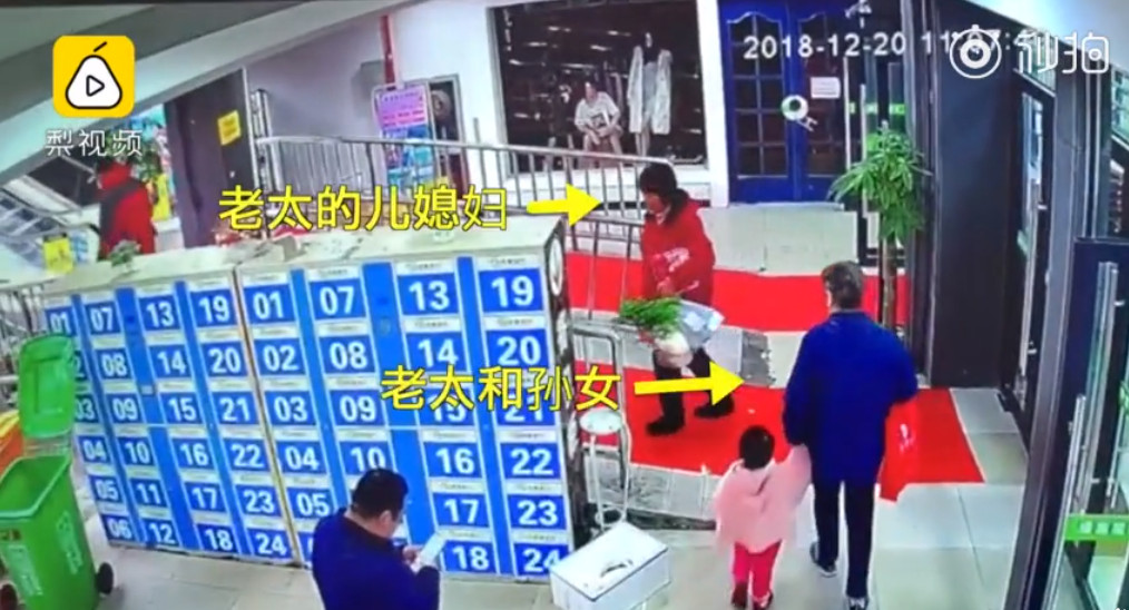 ▲▼杭州20日發生祖孫倆在電扶梯摔倒的意外事故。（圖／梨視頻）