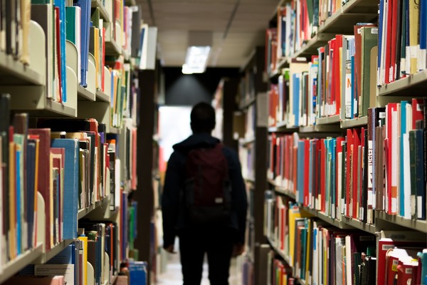 ▲圖書館,學生。（圖／取自免費圖庫pixabay）