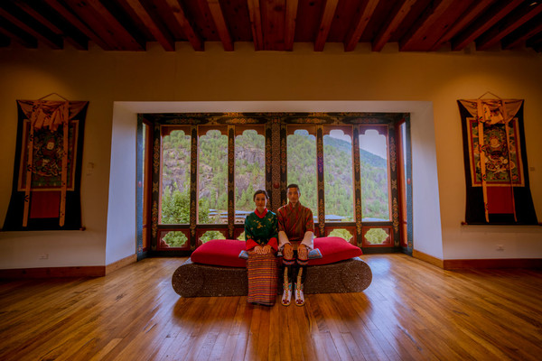 ▲▼ 在新加坡生活多年的凱倫（Karen Lim）2017年造訪不丹旅遊一周，最終與當地導遊N陷入熱戀結婚 。（圖／Karen Lim授權提供）